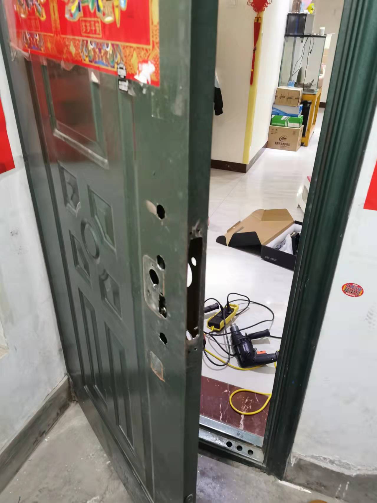 西宁青藏花园老式防盗门安装c11全自动猫眼智能锁秒变高大上 - 【美湟