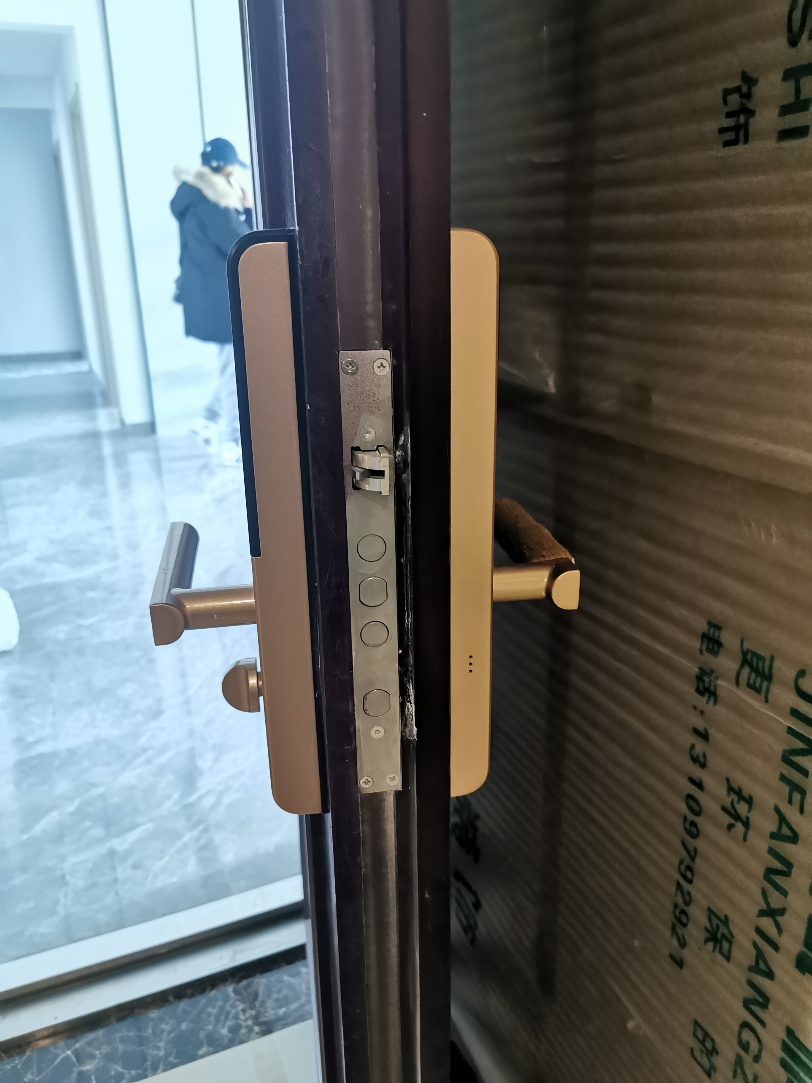 红星天铂原装凯迪仕工程款智能锁侧面